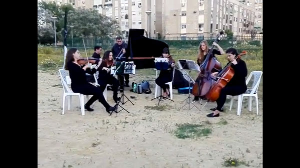 Actuación En La Explanada de la AFO